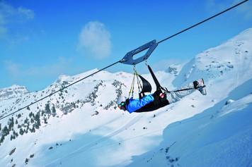Zimowy zjazd tyrolką w Chatel (foto: V. Thiebaut)