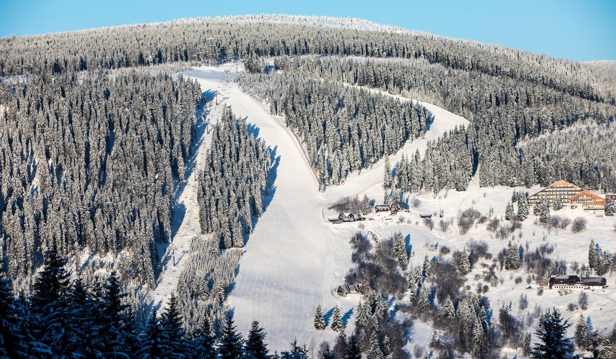 Pec pod Śnieżką – klimatyczne serce SkiResortu / fot. SkiResort.cz Pec pod Śnieżką – klimatyczne serce SkiResortu / fot. SkiResort.cz
