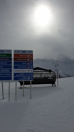 Sella Ronda w kierunku pomarańczowym, pogoda płata figla (fot. T. Knyć)