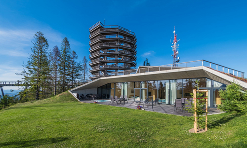 Drewniana wieża widokowa w Bachledce na Słowacji