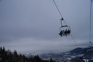 Narciarze na krzesełku