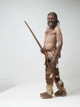 Otzi - rekonstrukcja w muzeum w Bolzano (foto: mat. prasowe)