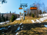 Pod wyciągiem, śniegu brak