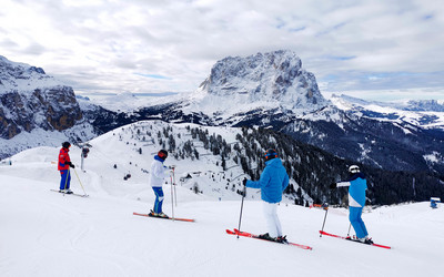 Narciarze w Dolomitach (C) Dolomiti Superski