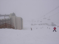 Mgliście i śnieżnie na stoku