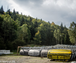 Żółte osłony krzesełek wyciągu B1 (foto: PB Narty.pl) Żółte osłony krzesełek wyciągu B1 (foto: PB Narty.pl)