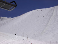 TRASA CZERWONA NR 5, WIDOK Z GÓRNEJ STACJI WYCIAGU SCHLEGEISS.