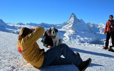 Cervinia Zermatt narty na tle Matternhornu (foto: Jarosław Kałucki / TRAVELPLANET.PL)
