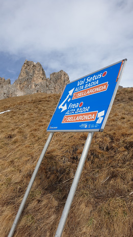 Sella Ronda w kierunku pomarańczowym (fot. T. Knyć)