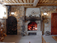 Kominek w Pubie Jaskinia