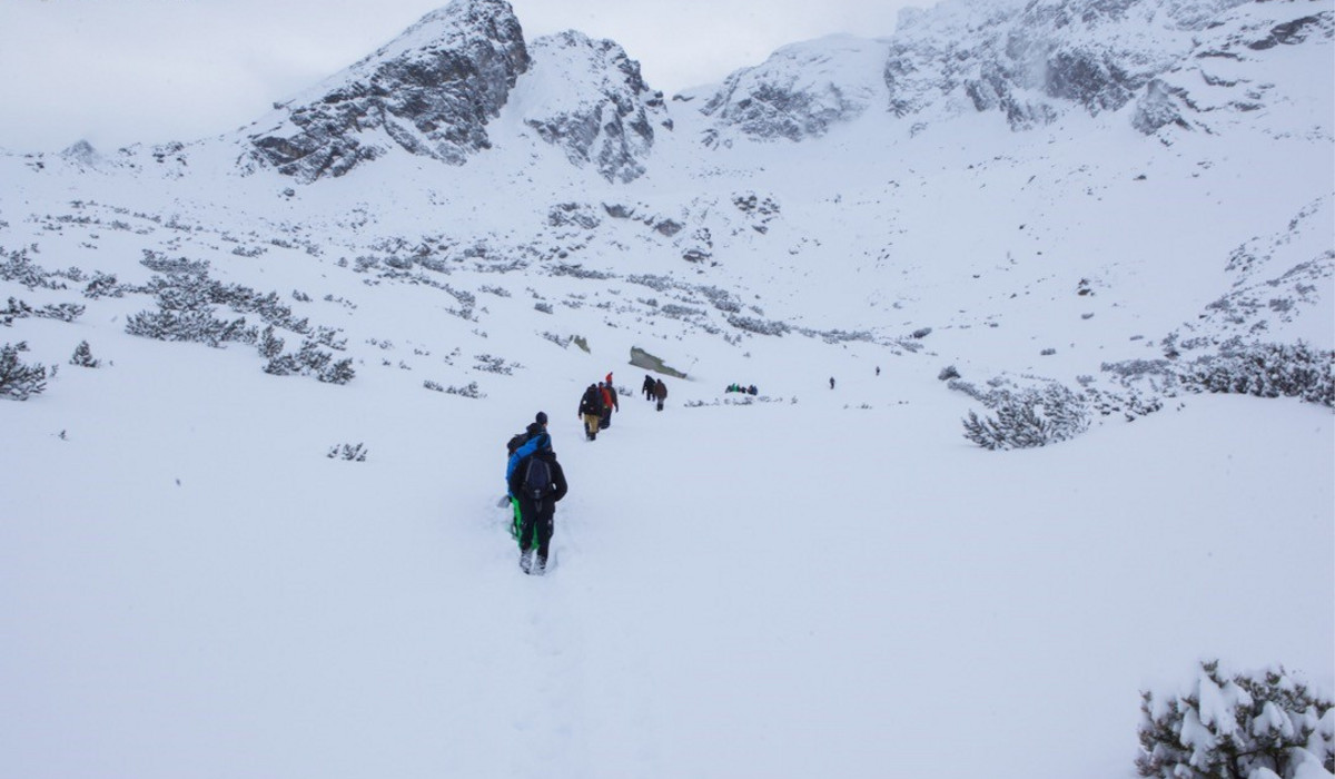 Jak nie zmarznąć podczas zimowych wypraw (foto: kursylawinowe.pl)
