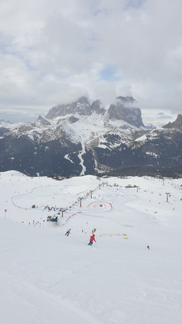 Sella Ronda - Belvedere i widok na Ciampac - pogoda się poprawia (fot. T. Knyć)