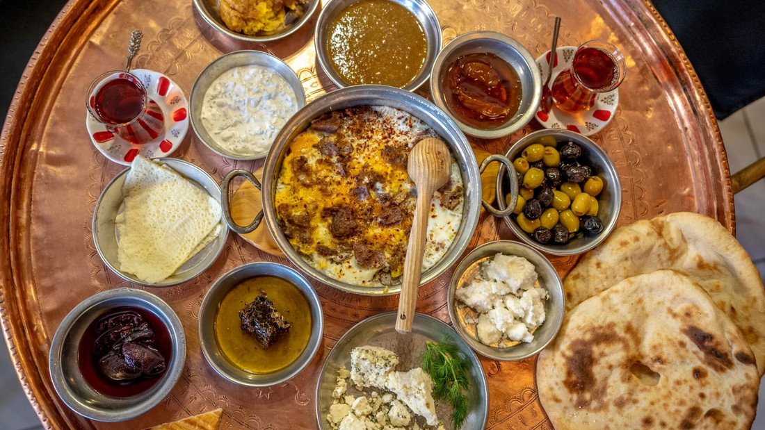 „Złoty posiłek”, czyli tradycyjne tureckie śniadanie