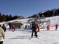 Trasy są zmrożone po nocnym mrozie.