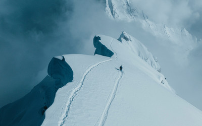 Zjazd Andrzeja Bargiela z Mount Everest fot.Bartek Bargiel_Red Bull Content Pool