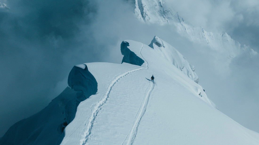 Zjazd Andrzeja Bargiela z Mount Everest fot.Bartek Bargiel_Red Bull Content Pool Zjazd Andrzeja Bargiela z Mount Everest fot.Bartek Bargiel_Red Bull Content Pool