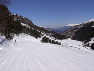 Trasa z górami w tle