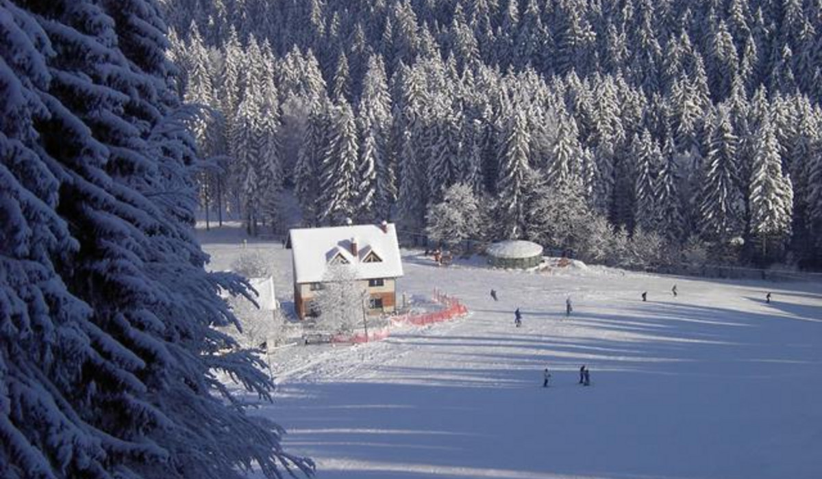 Stożek - polana (foto: Narty.pl) Stożek - polana (foto: Narty.pl)