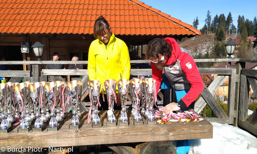 Puchary czekają na zwycięzców (foto: P.B. Narty.pl)