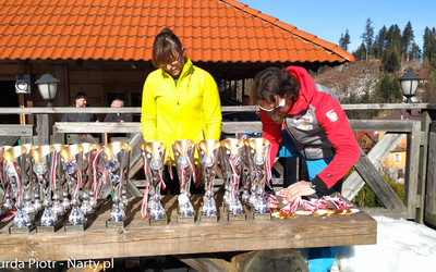 Puchary czekają na zwycięzców (foto: P.B. Narty.pl)