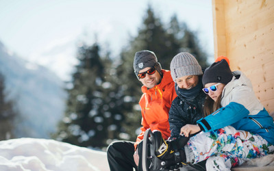 Rodzina na lodowcu Stubai / Tourismusverband Stubai Tirol Andre Schroener