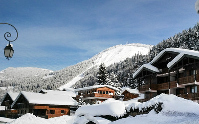 Piękna architektura opatulona śniegiem