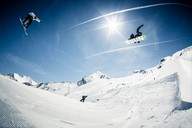 Snowpark Kitzsteinhorn ACTION KICKER M. Horn i M. Swoboda (foto:M. Rohrbacher kitzsteinhorn.at)