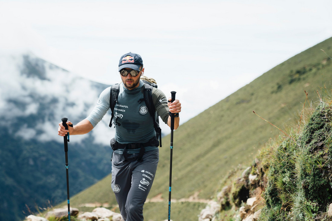 Trekking w Pangboche, fot. Bartek Pawlikowski Trekking w Pangboche, fot. Bartek Pawlikowski