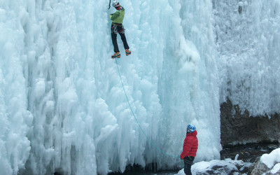 Wspinaczka na lodospadzie, to nie my :) , tylko zawodowcy (foto: Narty.pl)