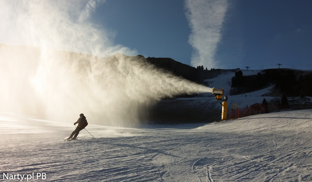 Naśnieżanie tras w Obereggen (foto: Narty.pl PB)