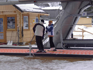 Dolna stacja, wyciąg posiada jedną z nielicznych w Polsce taśmę rozpędową.