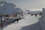 Maso Corto narty w lutym. Wyjście z górnej stacji kolejki linowej.