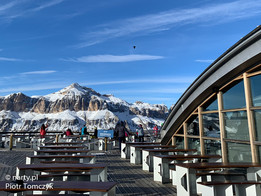 Taras w schronisku na PORTA VESCOVO 2478 - Sellaronda (fot. P. Tomczyk) Taras w schronisku na PORTA VESCOVO 2478 - Sellaronda (fot. P. Tomczyk)