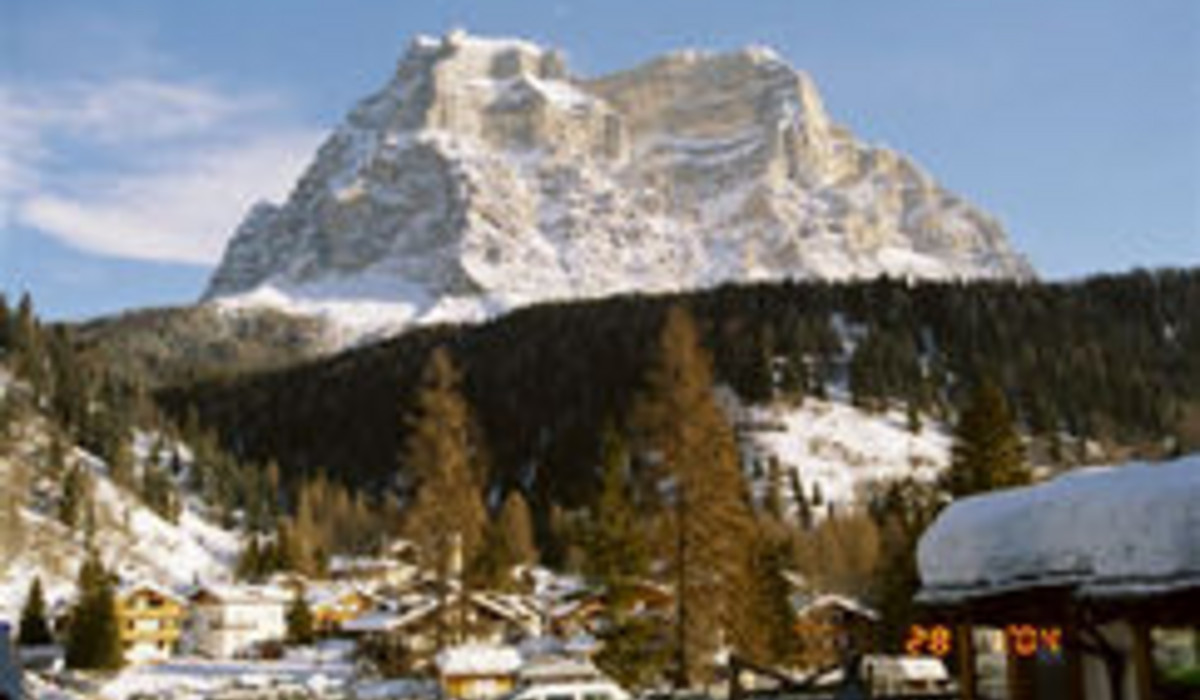 Pecol, w tel góra Monte Pelmo.