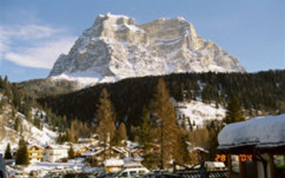 Pecol, w tel góra Monte Pelmo.