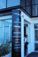 Zza zamkniętych drzwi Zza zamkniętych drzwi