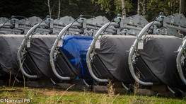 Niebieskie krzesełka wyciągu B2 (foto: PB Narty.pl) Niebieskie krzesełka wyciągu B2 (foto: PB Narty.pl)