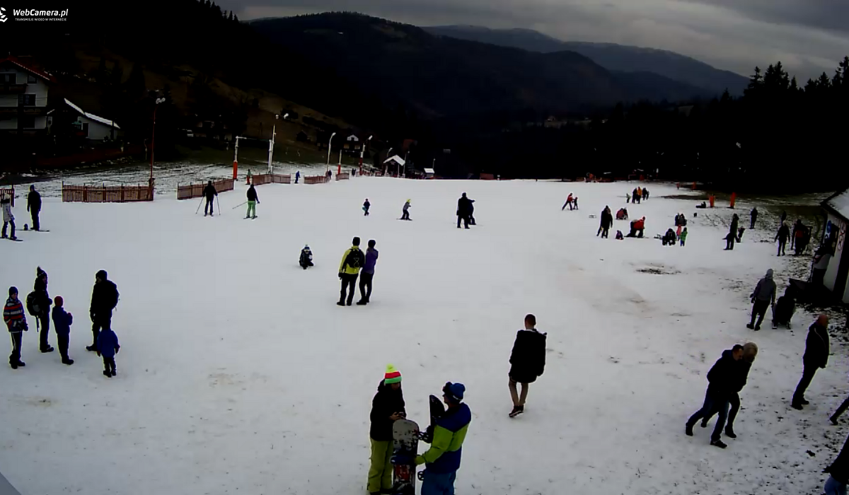 Biały Krzyż - Szczyrk (źródło: bialy-krzyz.webcamera.pl) Biały Krzyż - Szczyrk (źródło: bialy-krzyz.webcamera.pl)