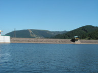 GÓRA ŻAR WIDZIANA ZNAD JEZIORA ŻYWIECKIEGO
