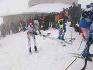 Kolejni zawodnicy szukują się do zjazdu