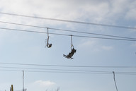 Narciarze na wyciągu