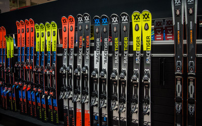 RACETIGER Voelka - nowa "kontrowersyjna kolorystyka" (foto: PB narty.pl