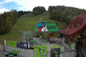 Kamera: Kasina ski Dolna stacja kolejki krzesełkowej Kasina Wielka Kasina ski Dolna stacja kolejki krzesełkowej