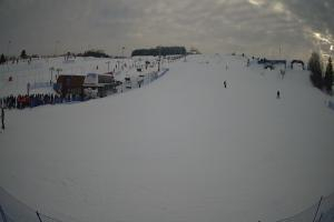 Tylicz Master Ski Widok naa dolną stację krzesełka