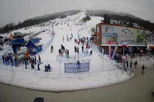 Wańkowa BIESZCZAD.ski Widok na stok i kolej linową
