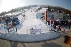 Wańkowa BIESZCZAD.ski Widok na stok i kolej linową