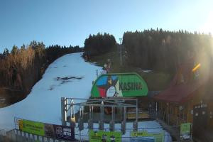 Kamera: Kasina ski Dolna stacja kolejki krzesełkowej Kasina Wielka Kasina ski Dolna stacja kolejki krzesełkowej