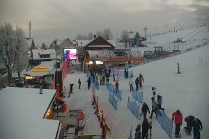 Kamera: Zieleniec Zieleniec SKI Arena - Widok z dolnej stacji Zieleniec Zieleniec Zieleniec SKI Arena - Widok z dolnej stacji