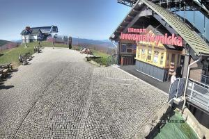 Kamera: Jaworzyna Krynicka Widok na trasÄ™ dla dzieci na szczycie (1100 m n.p.m.) Krynica Jaworzyna Krynicka Widok na trasÄ™ dla dzieci na szczycie (1100 m n.p.m.)