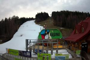 Kamera: Kasina ski Dolna stacja kolejki krzesełkowej Kasina Wielka Kasina ski Dolna stacja kolejki krzesełkowej